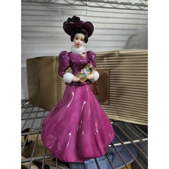 VINTAGE HALLMARK BARBIE PORCELAIN FIGURINE LIMITED EDITION 1997 EXCLUSIVE #10429 - Picture 1 of 6